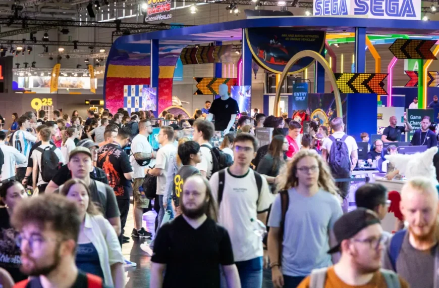 Large crowds gathered at Gamescom 2025 handheld gaming booths with attendees waiting to try Xbox Ally and Nintendo Switch 2 demos