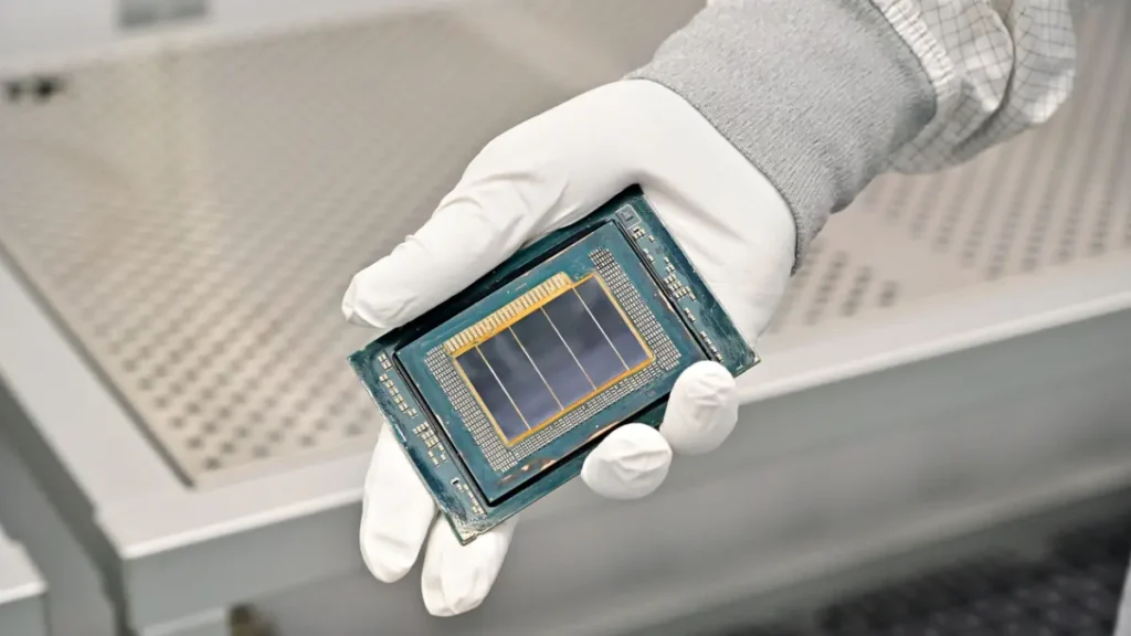 Intel Panther Lake processor chip with 18A architecture featuring Xe3 graphics cores for gaming handhelds and laptops